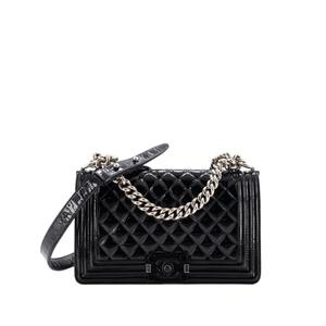 Сумка на плечо Boy Flap Bag Quilted Plexiglass Patent Old среднего размера