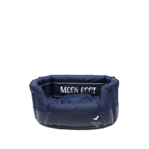 Лежак для собаки с логотипом из коллаборации с Poldo Dog Couture