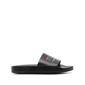 Шлепанцы в горох из коллаборации с Fila