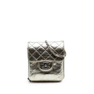 Стеганая сумка через плечо Quilted Metallic Aged Calfskin Clams Wallet on Chain (2012 год)