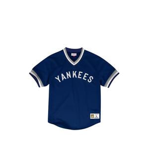 Футболка с V-образным вырезом из коллаборации с MLB