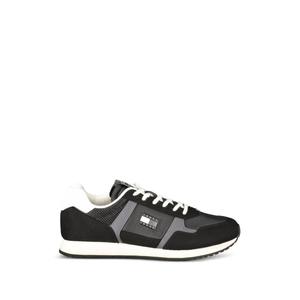 Кроссовки на шнуровке
