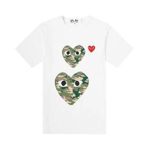 Футболки Comme des Garçons Короткорукавная футболка PLAY с двойными камуфляжными сердцами «Белый»