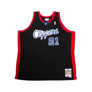 Топ с логотипом из коллаборации с Clippers