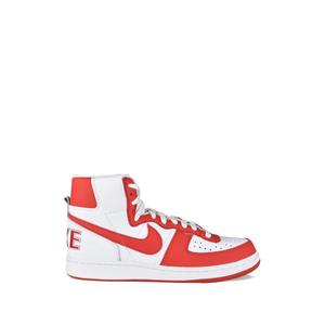 Высокие кроссовки из коллаборации с Nike