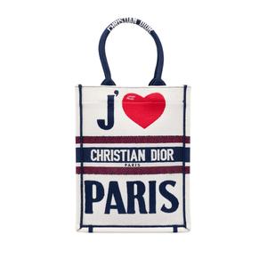 Сумка-тоут I Love Paris Vertical Book с вышивкой (2021 год)