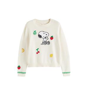 Свитер с вышивкой Snoopy