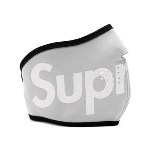 Маска с логотипом из коллаборации с Windstopper