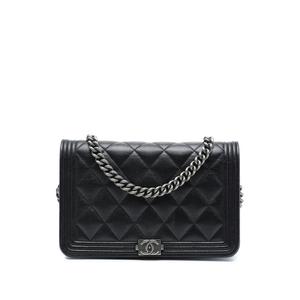 Стеганая сумка через плечо Quilted Caviar Boy Wallet on Chain (2020 год)