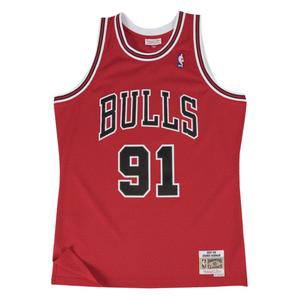 Топ с логотипом из коллаборации с Bulls