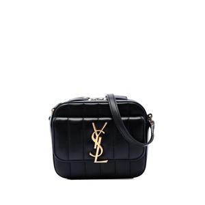 Сумка через плечо Toy Quilted Lambskin Vicky Camera Bag (2018 год)