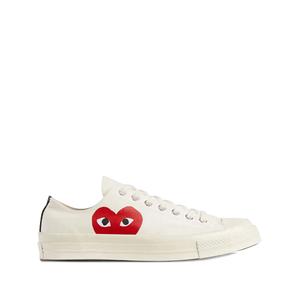 Кроссовки с логотипом из коллаборации с Converse