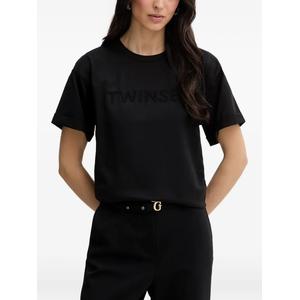 Футболка с вышитым логотипом