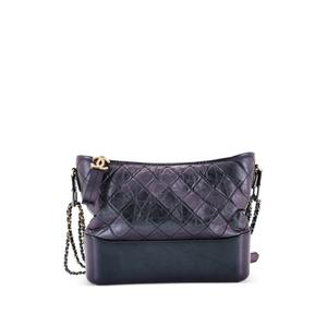Сумка-хобо Gabrielle Quilted Iridescent Aged Calfskin Medium