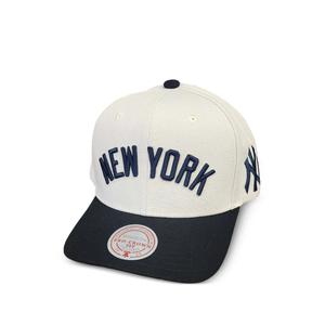 Кепка Yankees с вышивкой из коллаборации с MLB