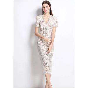 Летнее кружевное платье с коротким рукавом с вышивкой CA26022409W